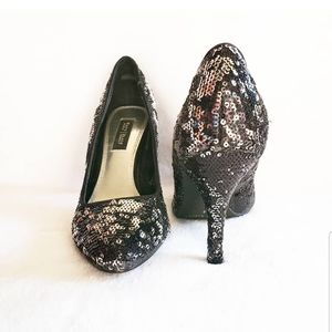 White House Black Market Athena Shoes Size 6M
